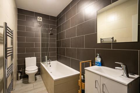 Studio to rent, Royal College Street, NW1