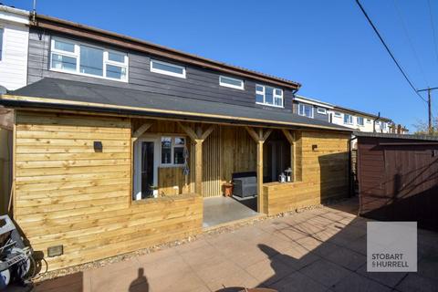 4 bedroom semi-detached house for sale, Ostend Road, Norwich NR12