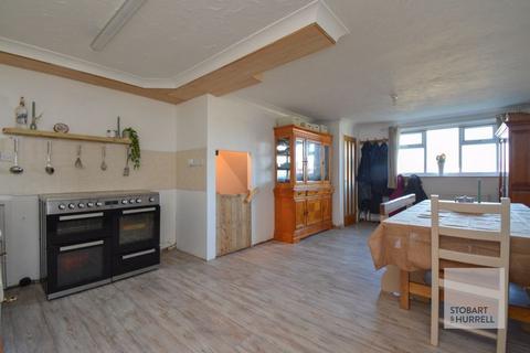 4 bedroom semi-detached house for sale, Ostend Road, Norwich NR12