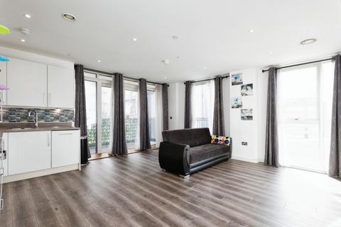 2 bedroom flat to rent, Hutton Court