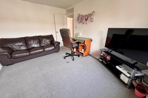 2 bedroom flat to rent, Wolstonbury Court