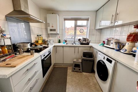 2 bedroom flat to rent, Wolstonbury Court