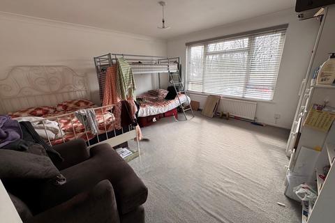 2 bedroom flat to rent, Wolstonbury Court