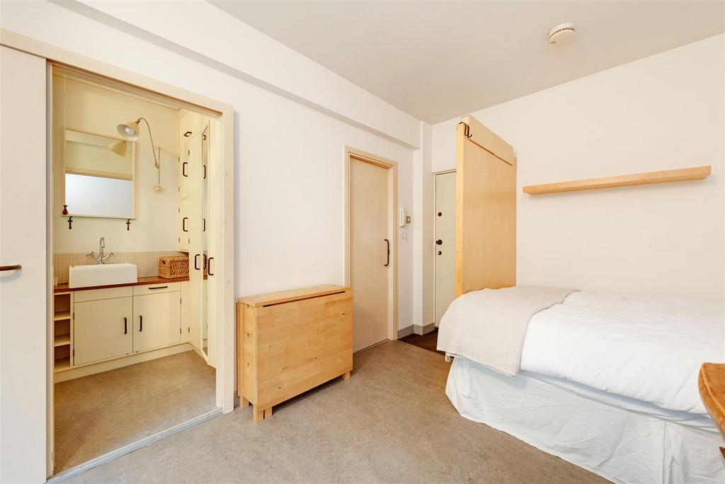 En suite bedroom, en suite bathroom