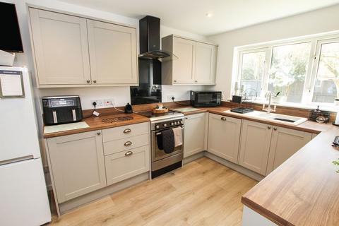 3 bedroom detached house for sale, Windsor Gardens, Herne Bay