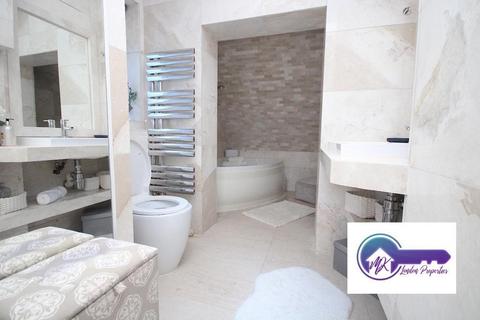 1 bedroom in a flat share to rent, Kilburn Park, London NW6