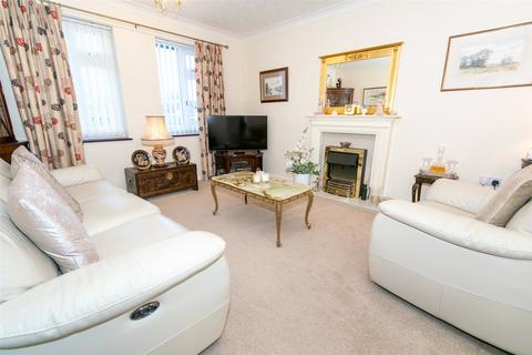 2 bedroom bungalow for sale, Lambourne Grove