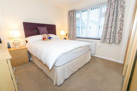 2 bedroom bungalow for sale, Lambourne Grove