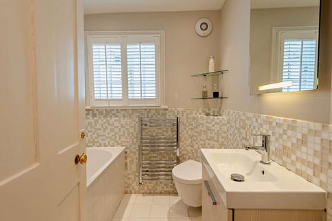 25 Adelaide Square, Windsor, SL4 2AQ