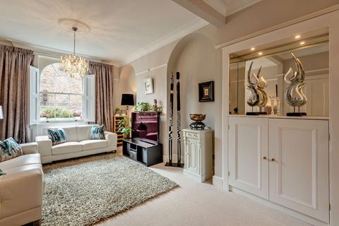 25 Adelaide Square, Windsor, SL4 2AQ