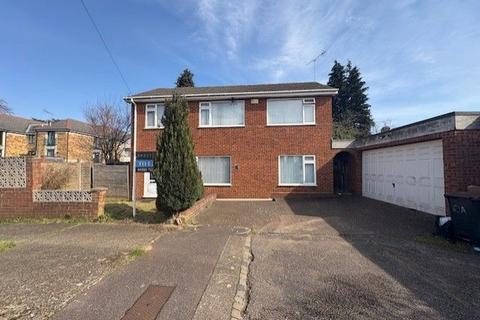 4 bedroom detached house to rent, 10a Canterbury Close