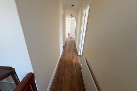 4 bedroom detached house to rent, 10a Canterbury Close