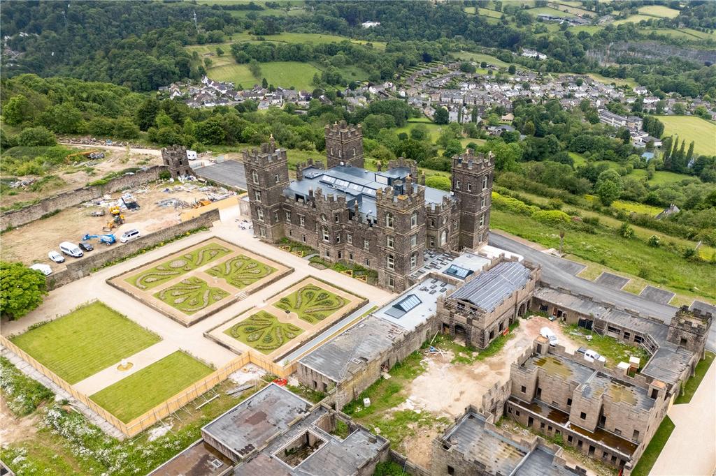 Riber Castle