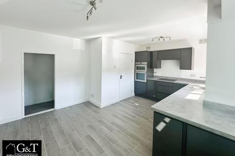 3 bedroom semi-detached house to rent, Calewood Road, Brierley Hill