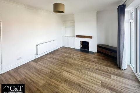 3 bedroom semi-detached house to rent, Calewood Road, Brierley Hill