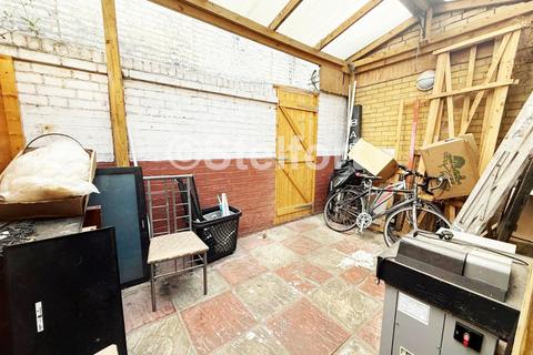 Shop to rent, Holloway Road, London, N19