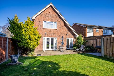 3 bedroom detached house for sale, Birch Way, St. Albans AL2