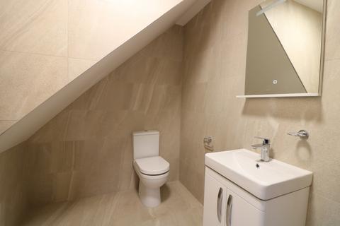 3 bedroom semi-detached house to rent, Tring Close, Essex IG2