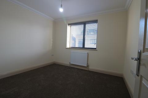 3 bedroom semi-detached house to rent, Tring Close, Essex IG2