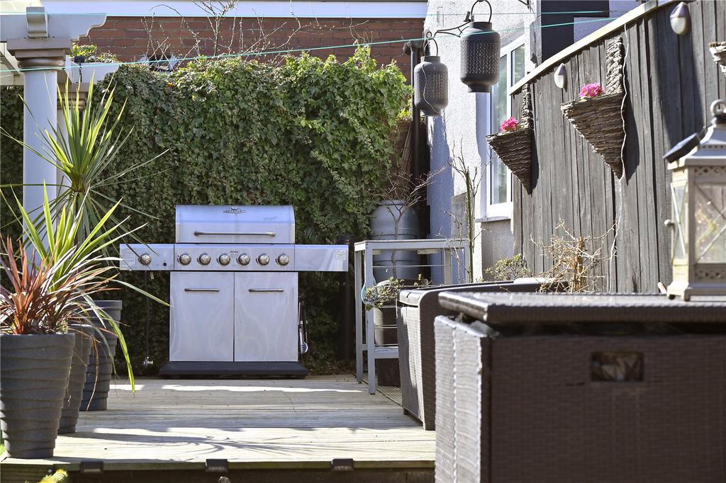 Garden/Bbq Area