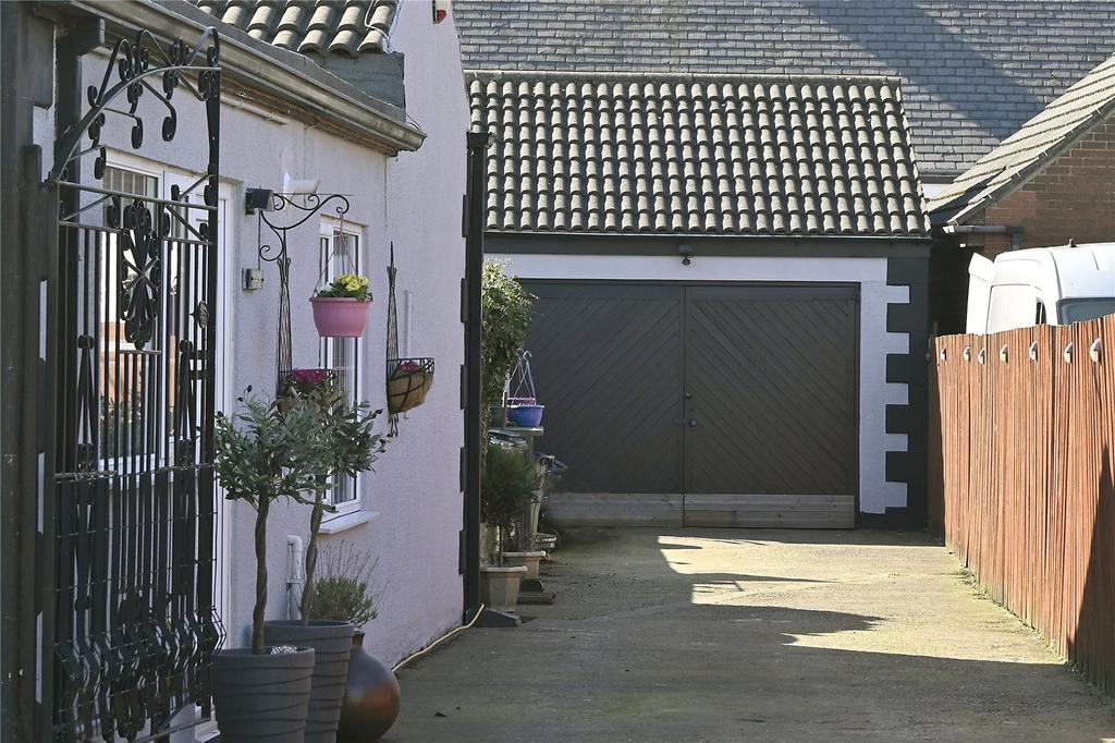 Drive/Garage
