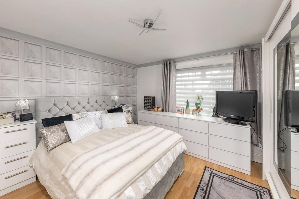 Bedroom 1 Pic 1