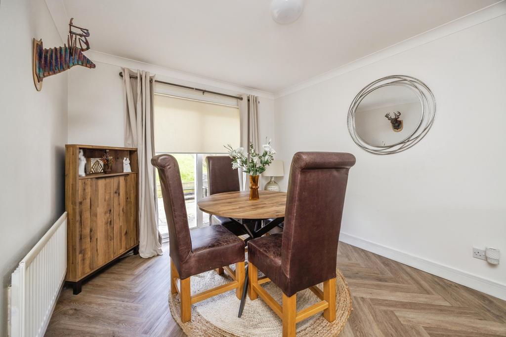 Lounge/Dining