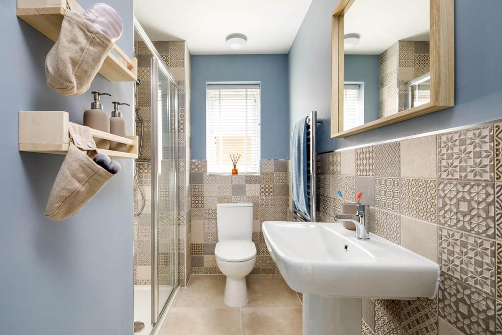 This room also hosts an en-suite, perfect for...