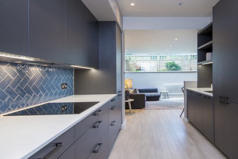 2 bedroom apartment to rent, Ramsden Road, SW12
