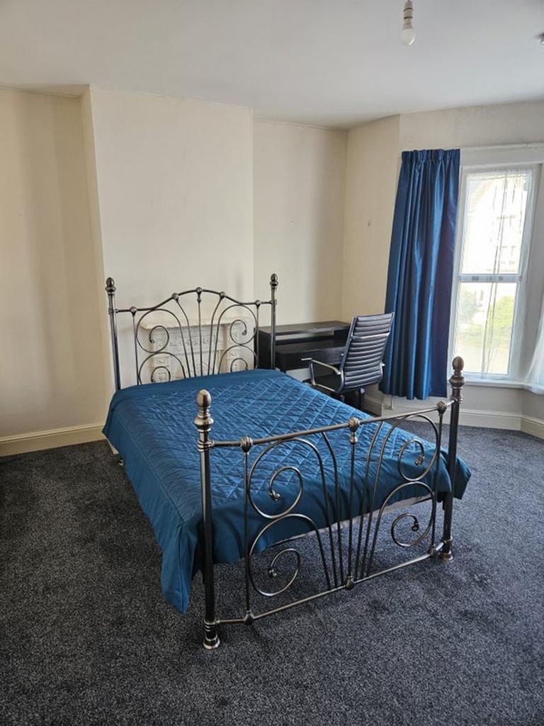 This charming double bedroom features a stylish...
