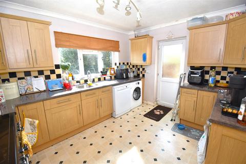 5 bedroom detached house for sale, York Road, Rochford