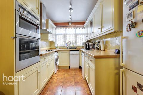 91 Whybridge Close, Rainham, RM13 8BD