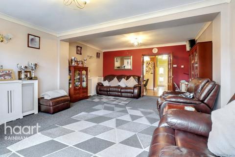 91 Whybridge Close, Rainham, RM13 8BD