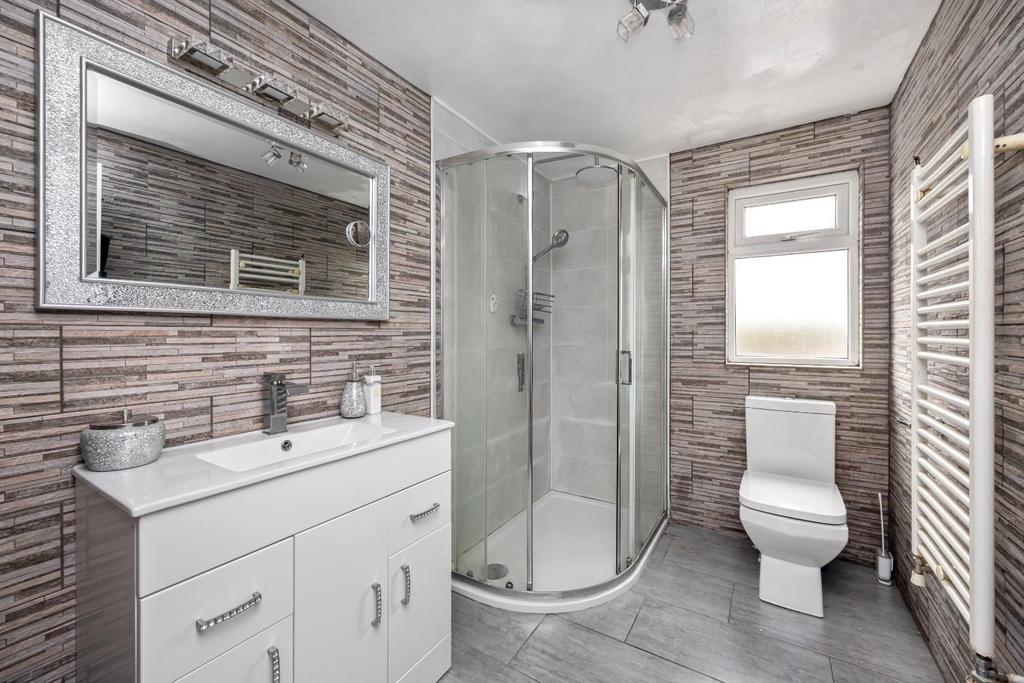 En-suite shower room.jpg