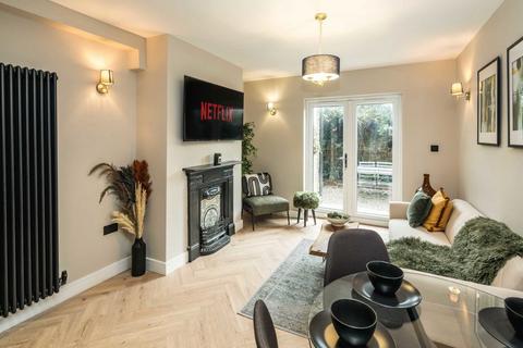 2 bedroom flat for sale, Cotherstone Road, London SW2