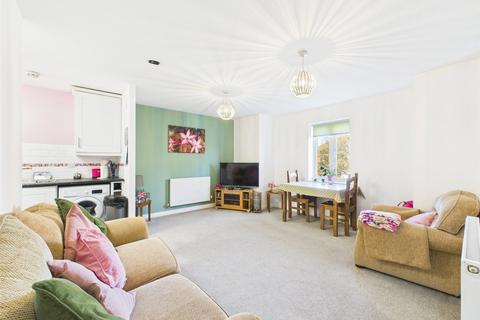 6 Bulford Close, Hucclecote, Gloucester, GL3 3AG