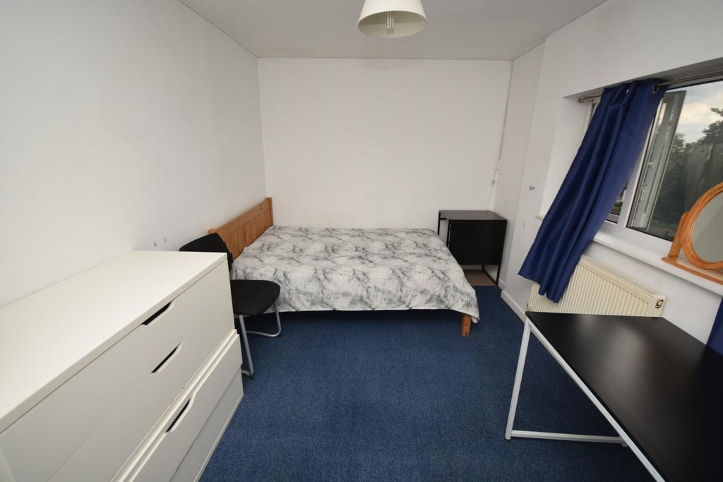 Top Floor Bedroom 4