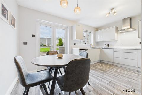 5 Dunnock Close, Uttoxeter, ST14 8XD