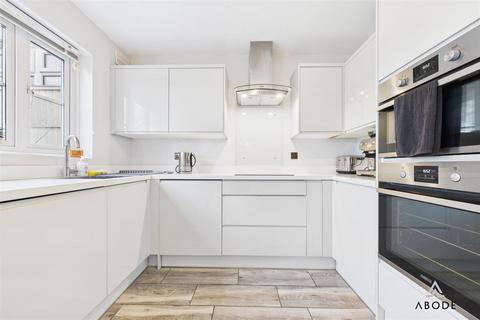 5 Dunnock Close, Uttoxeter, ST14 8XD