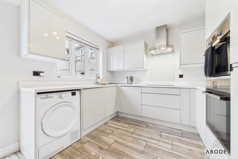 5 Dunnock Close, Uttoxeter, ST14 8XD