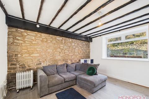 1 bedroom end of terrace house for sale, Mold Road, Cefn-Y-Bedd, Wrexham