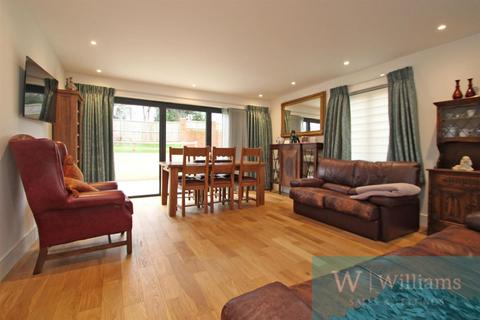 undefined, Paddock Close, Binstead