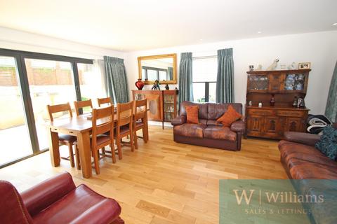 4 bedroom detached house for sale, Paddock Close, Binstead