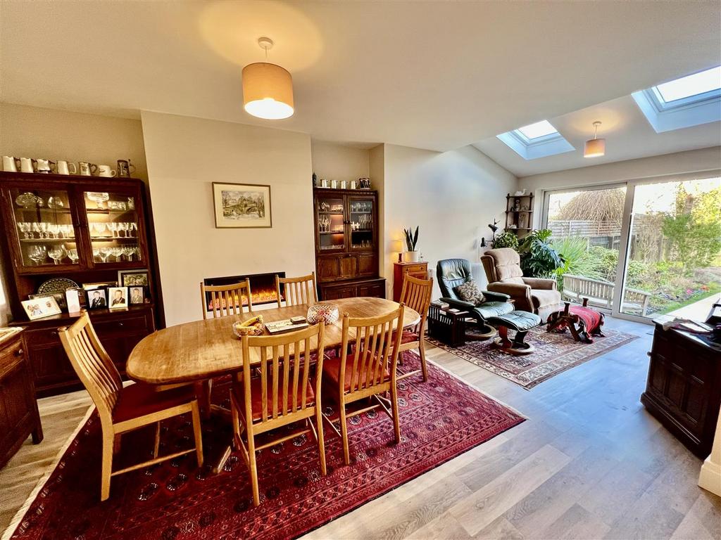 Dining/sitting room