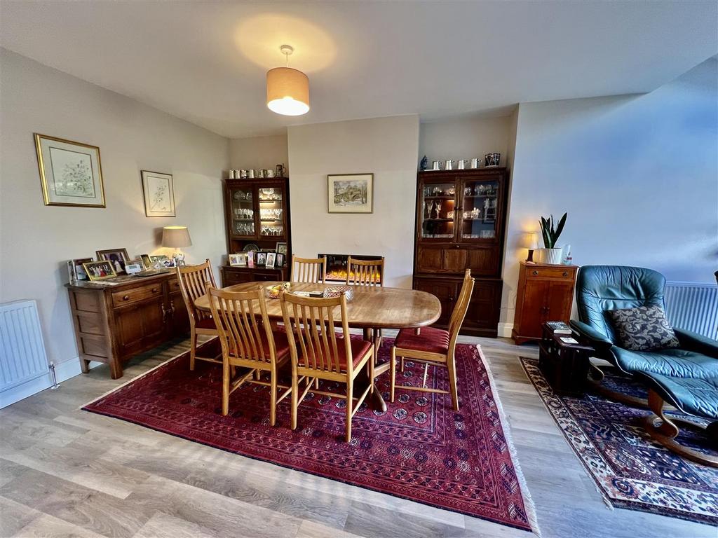 Dining/sitting room