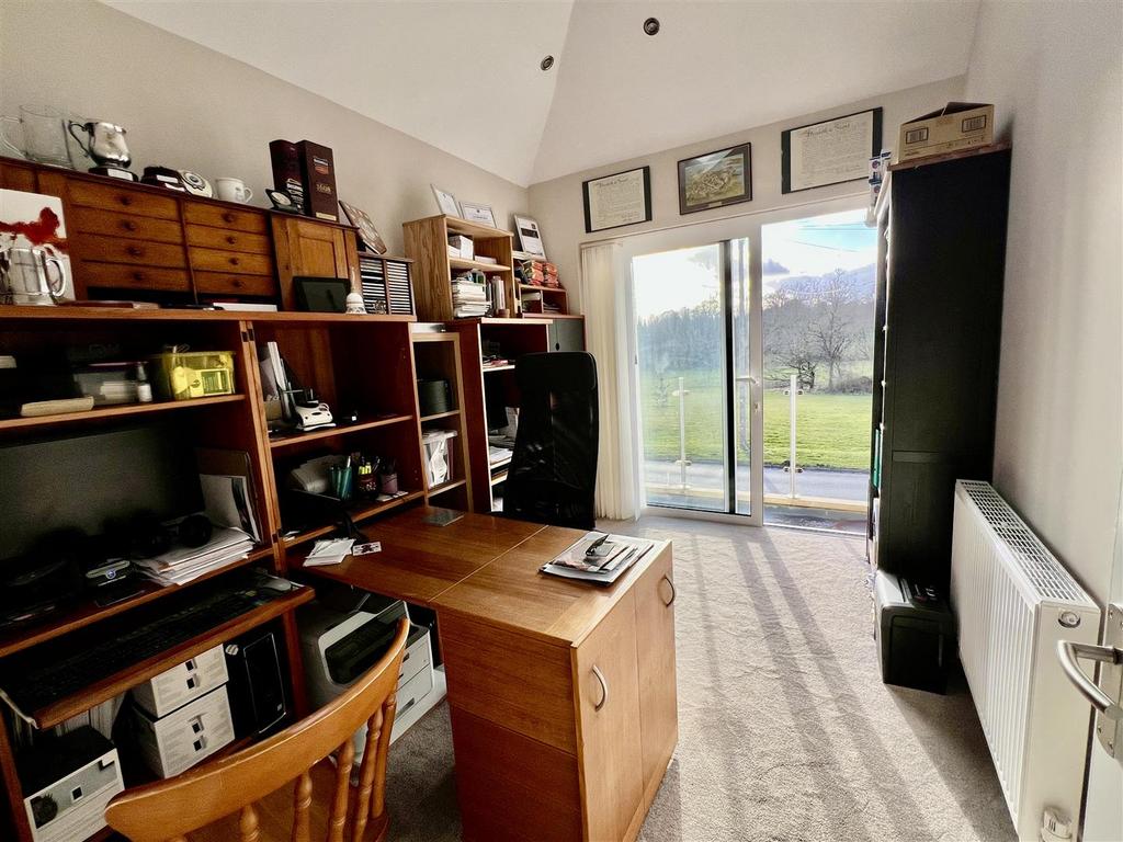 Bedrrom/home office