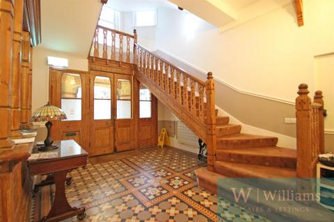 2 bedroom flat for sale, St. Thomas Street, Ryde,