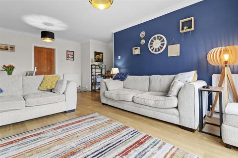 5 Pinewood Close, Seaford, BN25 3AH