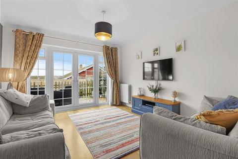 5 Pinewood Close, Seaford, BN25 3AH