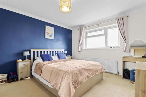 5 Pinewood Close, Seaford, BN25 3AH